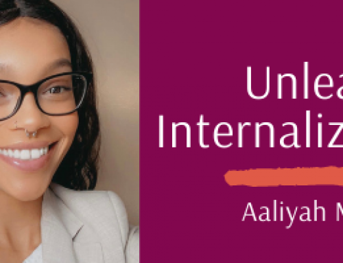 Aaliyah McCormick – Une étudiante en relations publiques parle de son expérience de désapprentissage du racisme intériorisé en tant que femme biraciale.